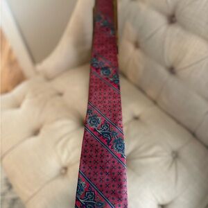 Elegant Red and Blue Men's Tie